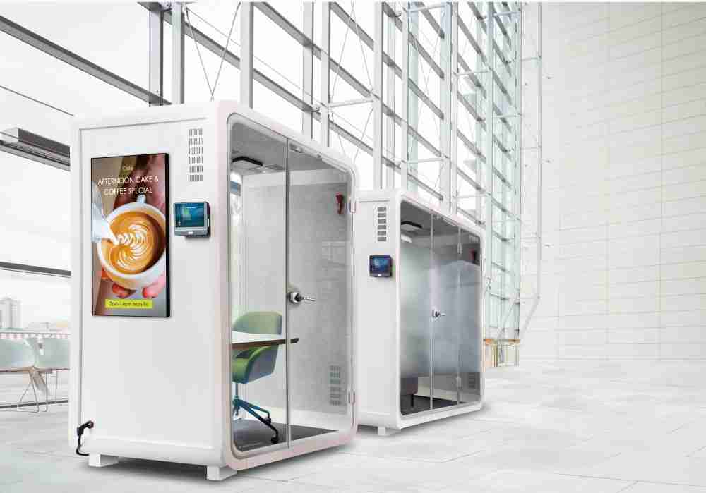 银河集团子公司达擎之智慧行动办公舱，，，采用PDLC智能调光玻璃设计，，，，透过通电与断电的电流切换，，呈现透明与雾面效果，，，具节能降耗特性并兼顾隐私，，，确保信息安全