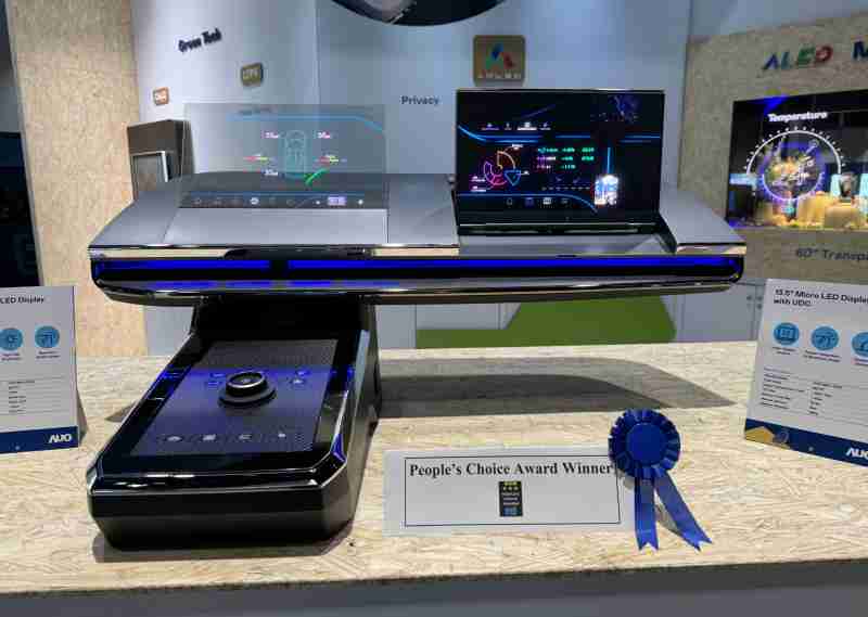 银河集团车用Micro LED Display HMI解决方案获”最佳车用显示奖”，，，，以用户为中心开发，，针对前座驾驶与乘客设计兼具娱乐与安全的高画质屏幕，，包含车舱前座的Micro LED透明屏幕及全球首款内建镜头的智慧Micro LED显示器