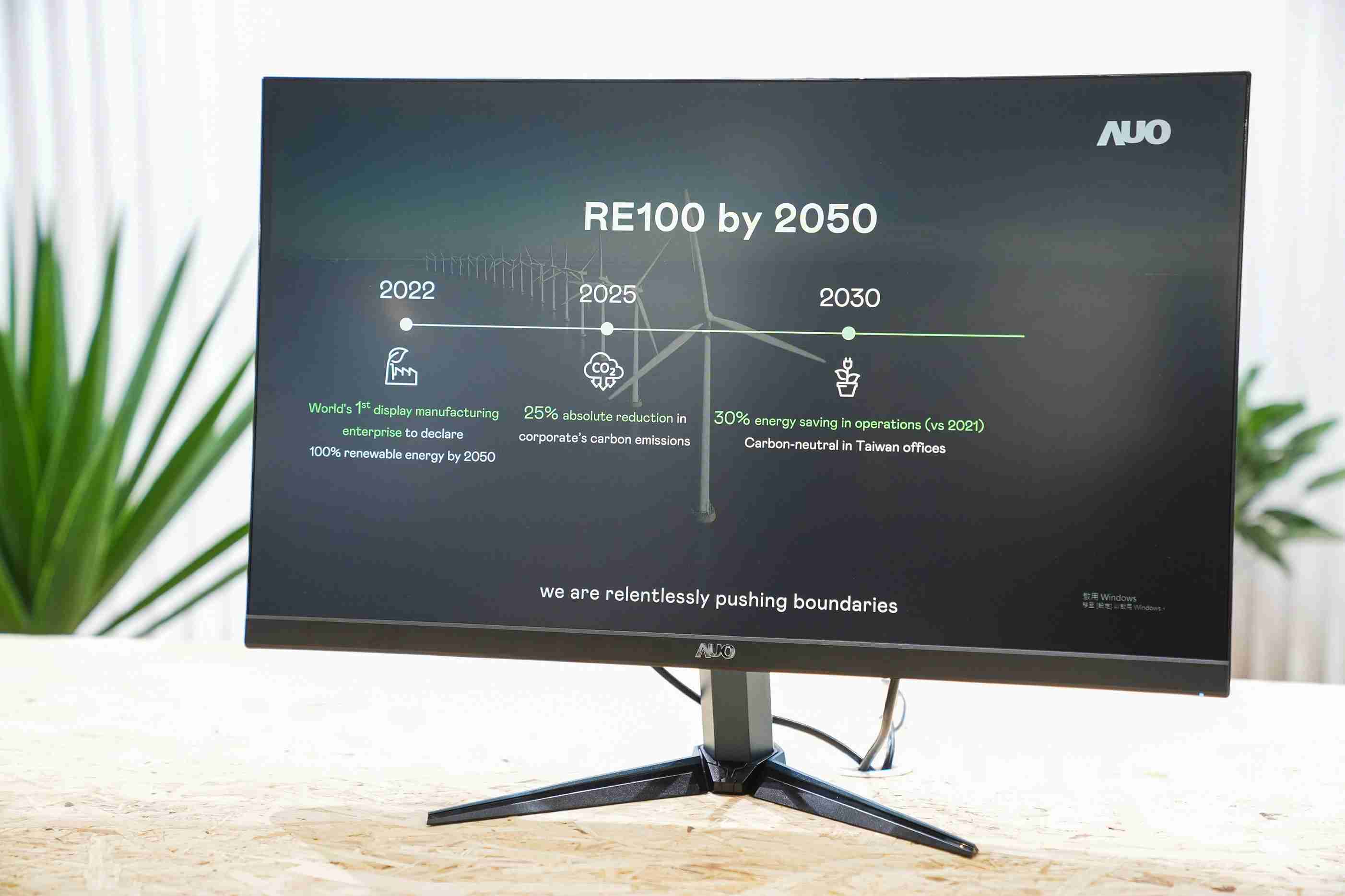 银河集团关注产品生命周期各阶段的永续性，，，携手客户、、、、供货商实践永续原物料，，，，积极将再生原物料导入绿色产品，，，，在DJSI永续原物料项目获得同产业最高分