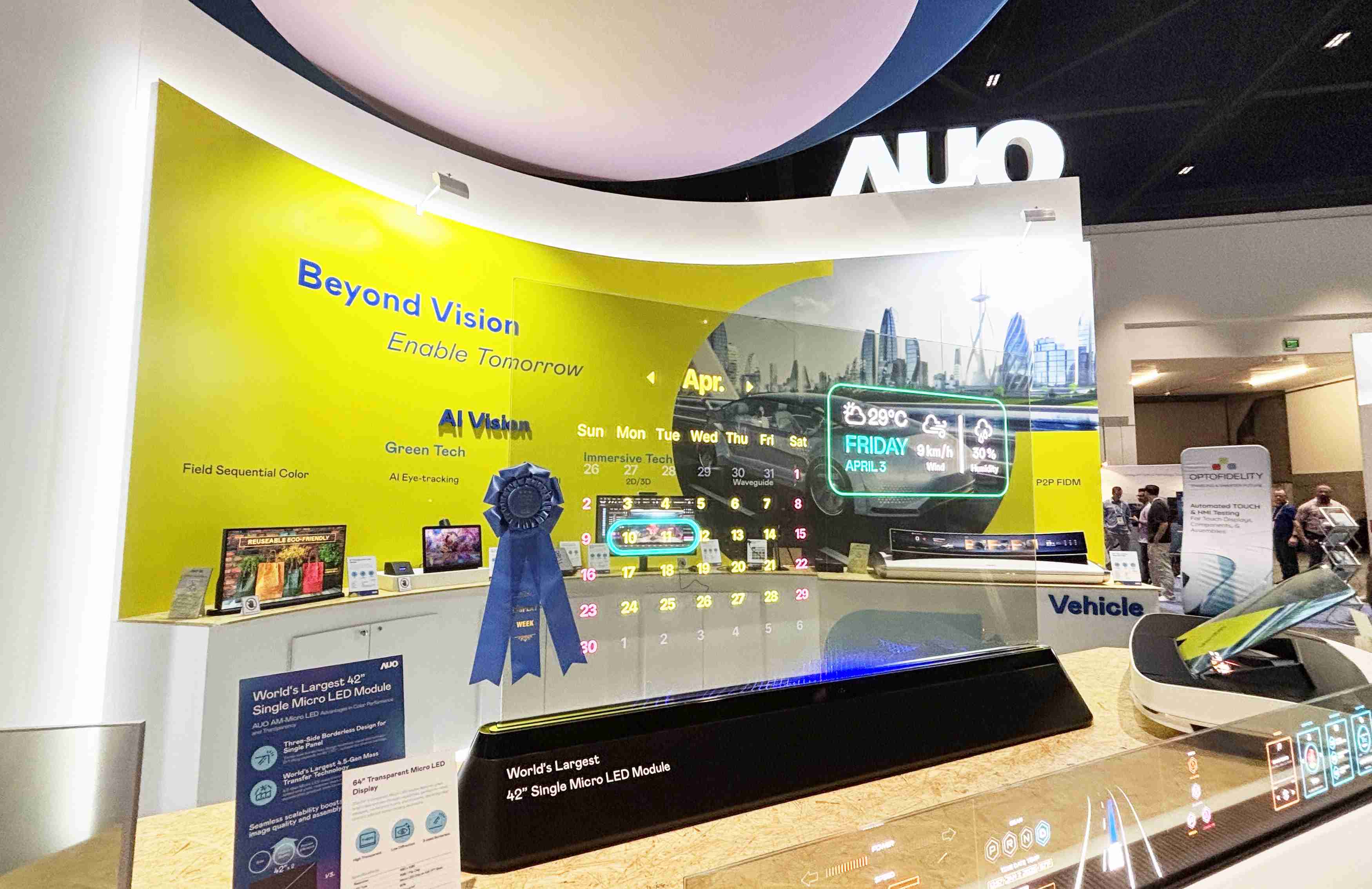 银河集团64吋透明Micro LED显示器获〝最佳Micro LED技术应用奖〞，，，，其绝妙的透明穿透特性，，同时具备1,000 nits的高亮度表现，，，，并透过精细的无缝拼接延伸，，，可依需求灵活应用于多元场域，，展现出Micro LED显示技术划时空的无限潜力